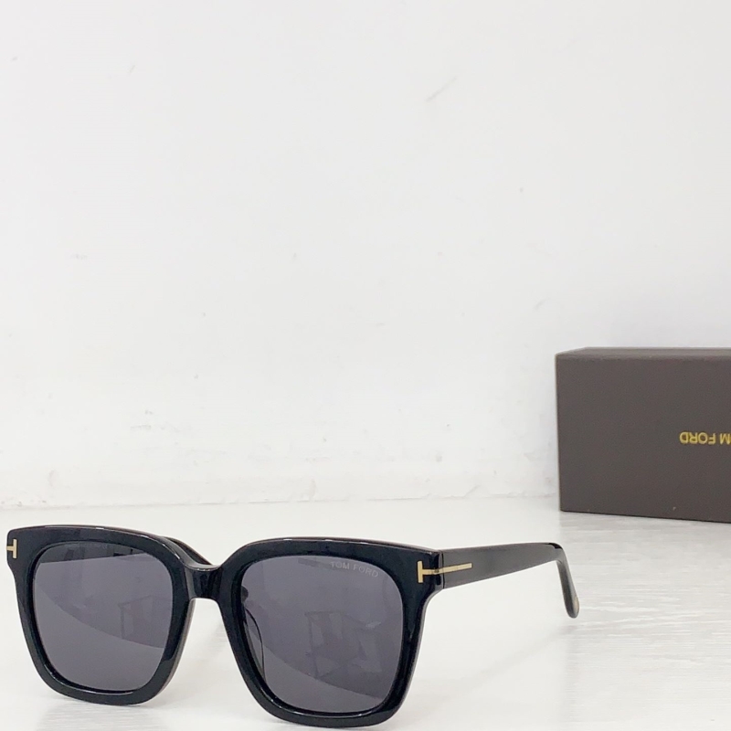 TOM FORD